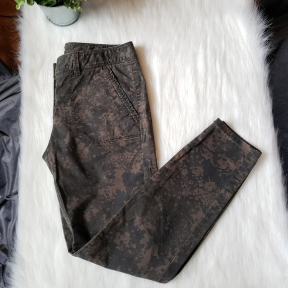 LOFT Camo Autumn Floral Pants - Picture 6 of 7